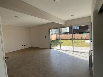 CASA A ESTRENAR EN BARRIO PRIVADO LOMAS DE RUSSELL