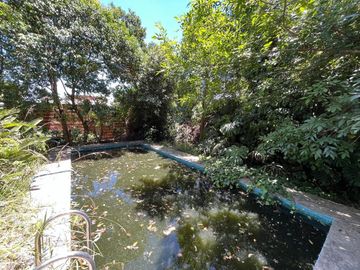 Casa de 13x52 en venta Lanús 4 amb. fondo y pileta