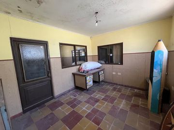 Casa de 13x52 en venta Lanús 4 amb. fondo y pileta