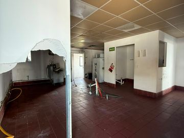 LOCAL COMERCIAL PREMIUM DE 302 M2 TOTALES CON TERRAZA, IDEAL PARA RESTAURANTE, BAR O COMERCIO EN PLAZA MIRADOR 2500 EN GUADALUPE, N.L.