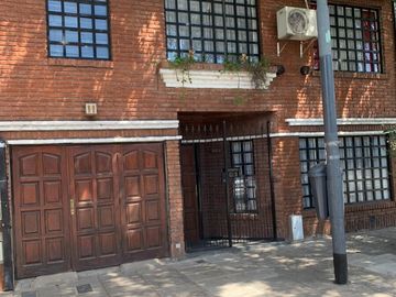 Venta de casa de 5 amb  y habbitacion de servicio en tres plantas