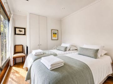 Amplia casa en magnífico terreno en Nueva Costanera