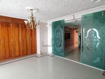 Casa EN VENTA de 3 Niveles en Privada Valle de Bravo II en San Luis Potosí