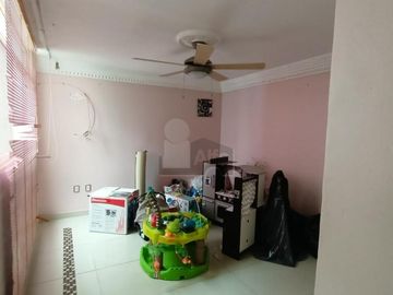 Casa EN VENTA de 3 Niveles en Privada Valle de Bravo II en San Luis Potosí