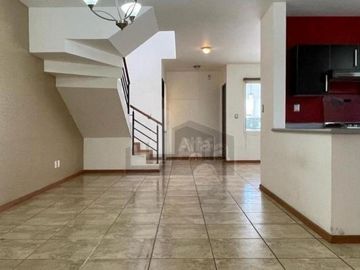 Casa en venta o renta en Juriquilla Santa Fe, con amplia recámara principal y terraza