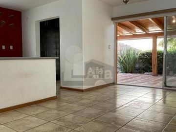 Casa en venta o renta en Juriquilla Santa Fe, con amplia recámara principal y terraza
