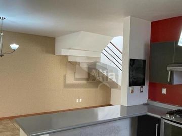 Casa en venta o renta en Juriquilla Santa Fe, con amplia recámara principal y terraza
