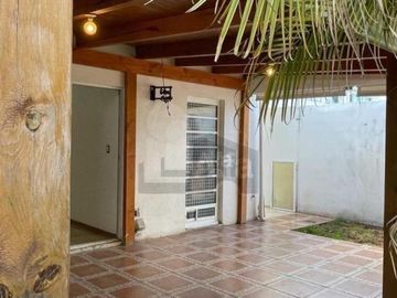 Casa en venta o renta en Juriquilla Santa Fe, con amplia recámara principal y terraza