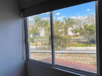 Casa en venta o renta en Juriquilla Santa Fe, con amplia recámara principal y terraza
