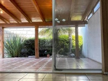 Casa en venta o renta en Juriquilla Santa Fe, con amplia recámara principal y terraza