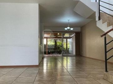 Casa en venta o renta en Juriquilla Santa Fe, con amplia recámara principal y terraza