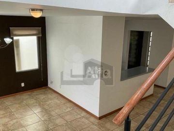 Casa en venta o renta en Juriquilla Santa Fe, con amplia recámara principal y terraza