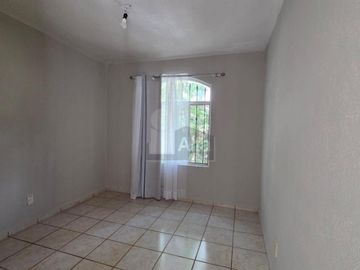 Casa en renta en Brisas del Lago con estudio y baño completo en planta baja
