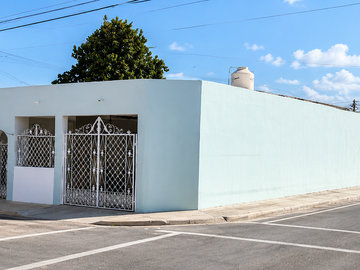 Casa en Esquina en Venta en la Col. Juan Pablo II Primera Etapa, Mérida, Yuc.