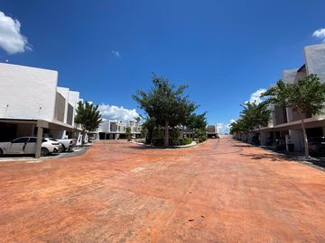 Townhouse en Renta en Privada Luana. Santa Gertrudis copo, Mérida Yuc