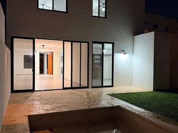 Casa renta nueva 4 rec 4.5 privada en cholul norte Mérida