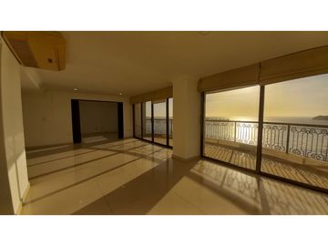 SE ARRIENDA APARTAMENTO DE 3 ALCOBAS EN PRIMERA LINEA DE MAR