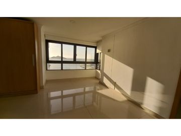 SE ARRIENDA APARTAMENTO DE 3 ALCOBAS EN PRIMERA LINEA DE MAR