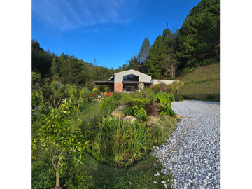 ESPECTACULAR CASA CAMPESTRE EN VENTA