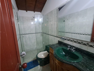 Casa de dos niveles en venta en Sabaneta, Aliadas del Sur