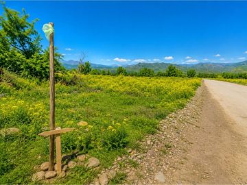 Parcela 5.450 m2 en Colina