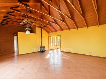 Casa en arriendo en Condominio El Duraznal – amplia parcela Calera de Tango