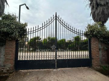Casa en arriendo en Condominio El Duraznal – amplia parcela Calera de Tango