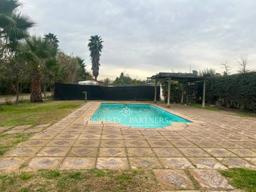 Casa en arriendo en Condominio El Duraznal – amplia parcela Calera de Tango