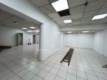 Local Comercial en el sector Irarrázaval con Pedro de Valdivia.