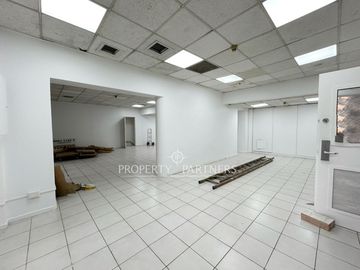 Local Comercial en el sector Irarrázaval con Pedro de Valdivia.