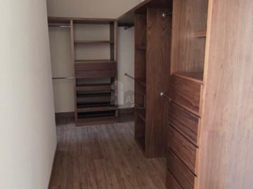Casa en Venta en Club de Golf la Loma - San Luis Potosi - TERMINADA 100%