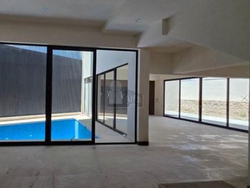 Casa en Venta en Club de Golf la Loma - San Luis Potosi - TERMINADA 100%