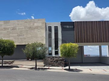 Casa en Venta en Club de Golf la Loma - San Luis Potosi - TERMINADA 100%
