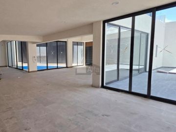 Casa en Venta en Club de Golf la Loma - San Luis Potosi - TERMINADA 100%