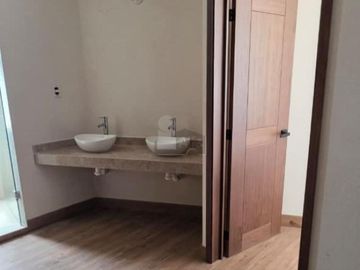 Casa en Venta en Club de Golf la Loma - San Luis Potosi - TERMINADA 100%