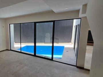 Casa en Venta en Club de Golf la Loma - San Luis Potosi - TERMINADA 100%