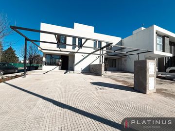 Duplex en Venta de Greenville II, 3 Dormitorios con Cochera, Entrega Mayo 2026