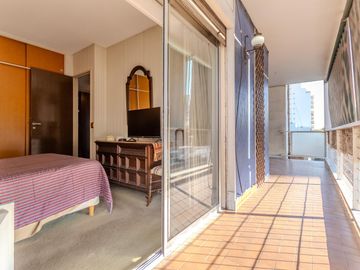Hermoso Departamento con balcón corrido, cochera y 4 dormitorios en pleno Barrio de Flores