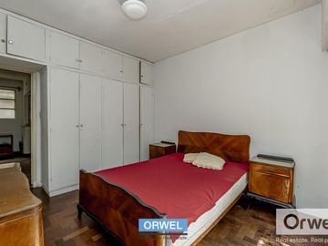 Venta amplio 3 ambientes, Saavedra. 1° piso por escalera