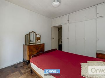 Venta amplio 3 ambientes, Saavedra. 1° piso por escalera