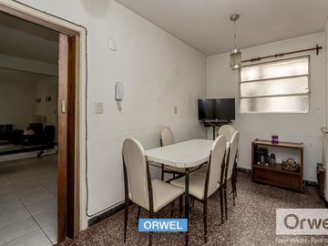 Venta amplio 3 ambientes, Saavedra. 1° piso por escalera