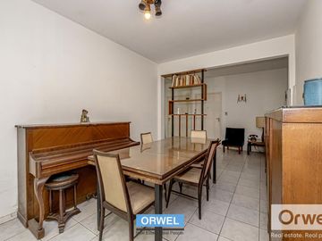Venta amplio 3 ambientes, Saavedra. 1° piso por escalera