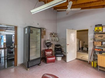 Casa  con 2 locales en Villa Dominico