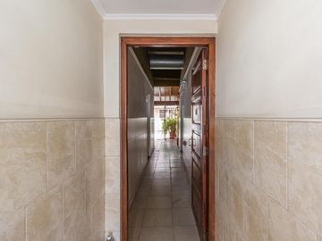 Casa  con 2 locales en Villa Dominico