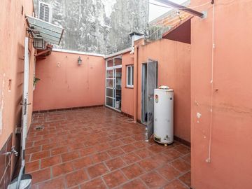 Casa  con 2 locales en Villa Dominico