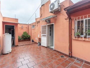 Casa  con 2 locales en Villa Dominico
