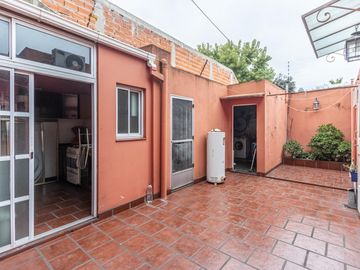Casa  con 2 locales en Villa Dominico