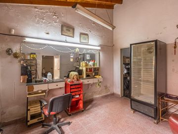 Casa  con 2 locales en Villa Dominico