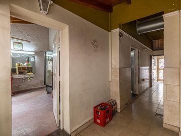 Casa  con 2 locales en Villa Dominico