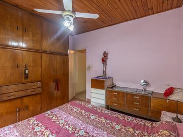 Casa  con 2 locales en Villa Dominico